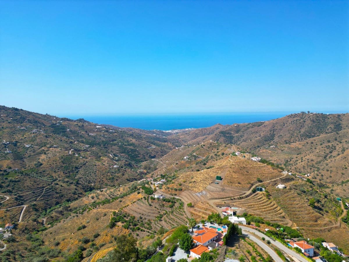 3 bedroom Villa for sale in Competa with pool garage - € 420,000 (Ref: 9113802)