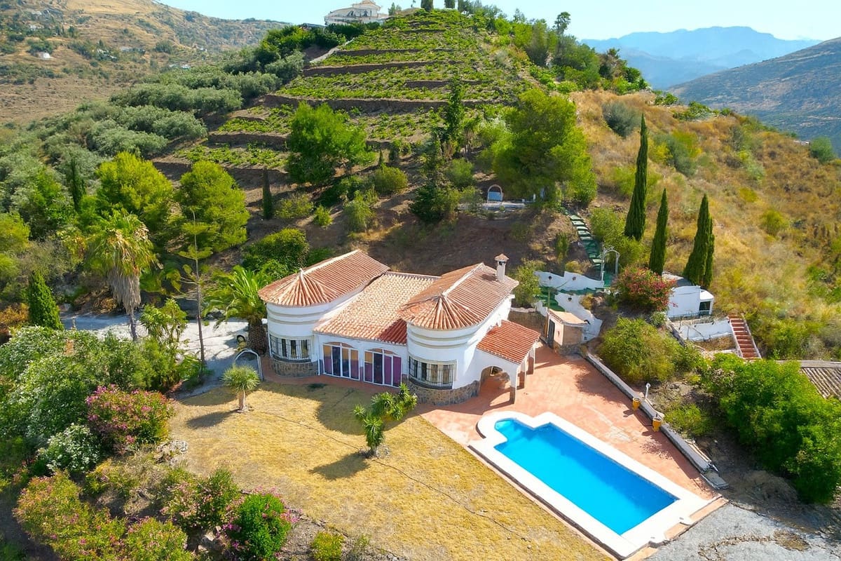 3 bedroom Villa for sale in Competa with pool garage - € 420,000 (Ref: 9113802)