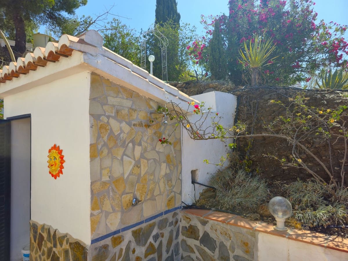 3 bedroom Villa for sale in Competa with pool garage - € 420,000 (Ref: 9113802)