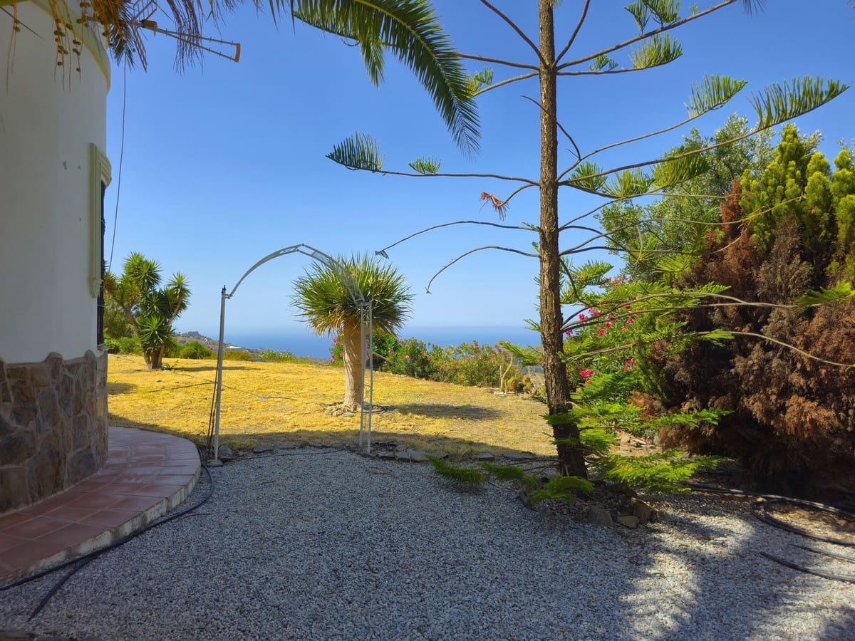 3 bedroom Villa for sale in Competa with pool garage - € 420,000 (Ref: 9113802)