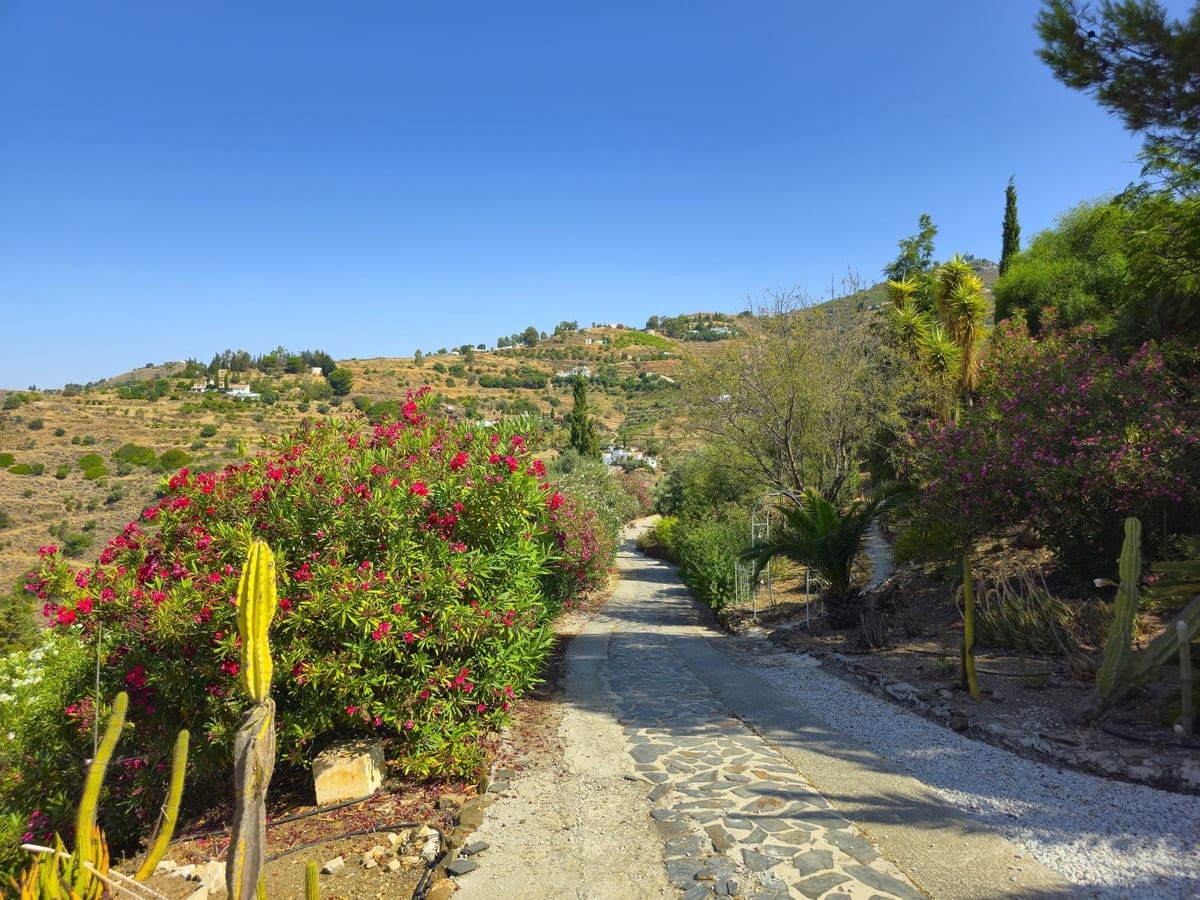 3 bedroom Villa for sale in Competa with pool garage - € 420,000 (Ref: 9113802)