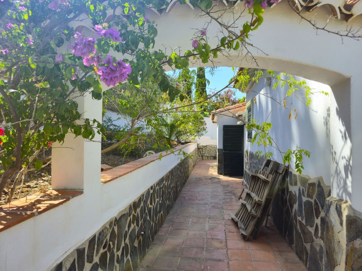 3 bedroom Villa for sale in Competa with pool garage - € 420,000 (Ref: 9113802)