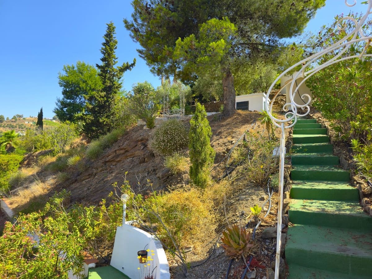 3 bedroom Villa for sale in Competa with pool garage - € 420,000 (Ref: 9113802)