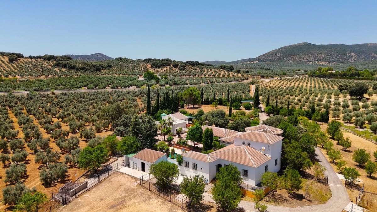 5 chambre Finca/Maison de Campagne à vendre à Villanueva de Tapia avec piscine garage - 595 000 € (Ref: 9117295)