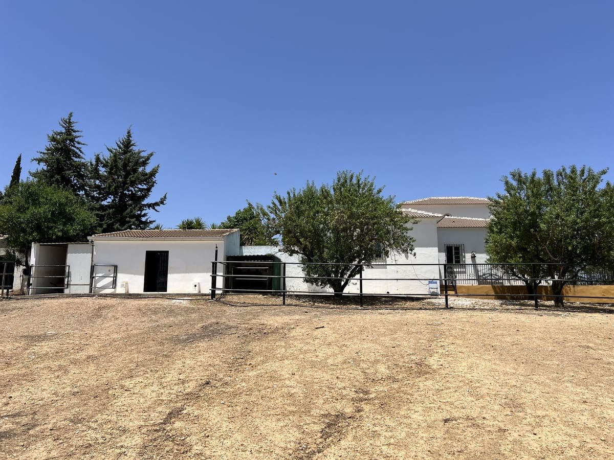 5 chambre Finca/Maison de Campagne à vendre à Villanueva de Tapia avec piscine garage - 595 000 € (Ref: 9117295)