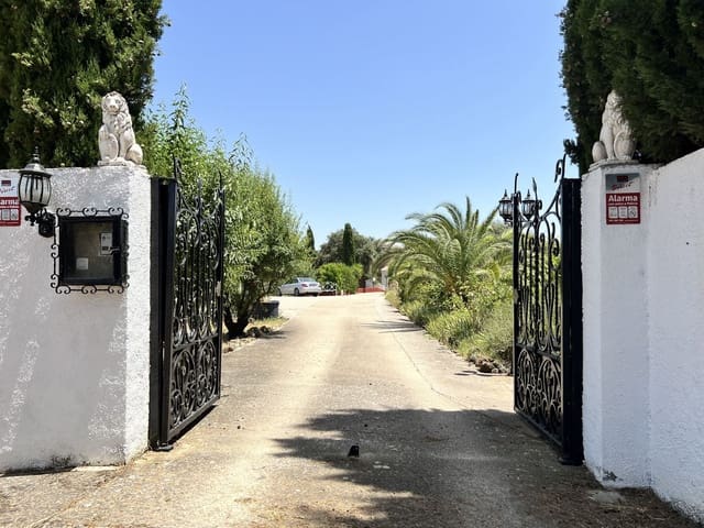 5 soveværelse Finca/Landehus til salg i Villanueva de Tapia med swimmingpool garage - € 595.000 (Ref: 9117295)