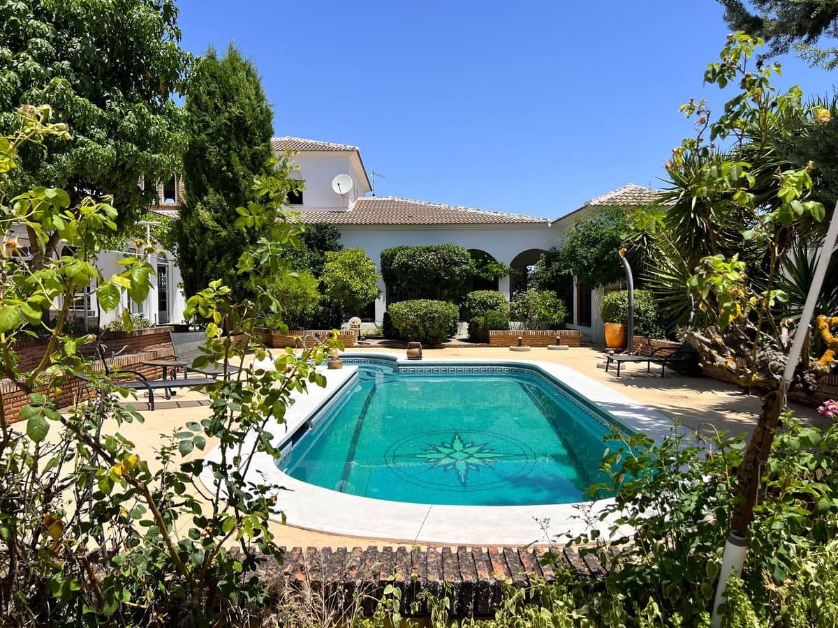 5 chambre Finca/Maison de Campagne à vendre à Villanueva de Tapia avec piscine garage - 595 000 € (Ref: 9117295)