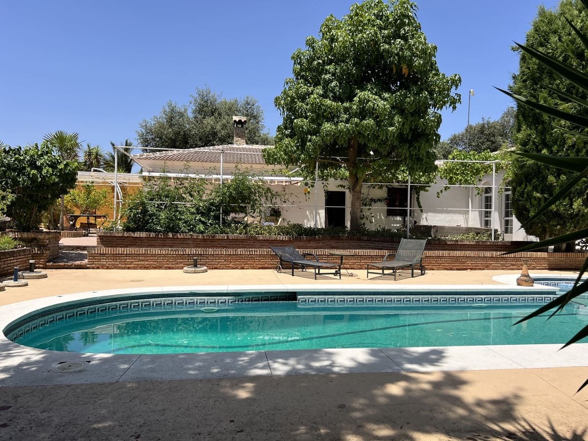 5 chambre Finca/Maison de Campagne à vendre à Villanueva de Tapia avec piscine garage - 595 000 € (Ref: 9117295)