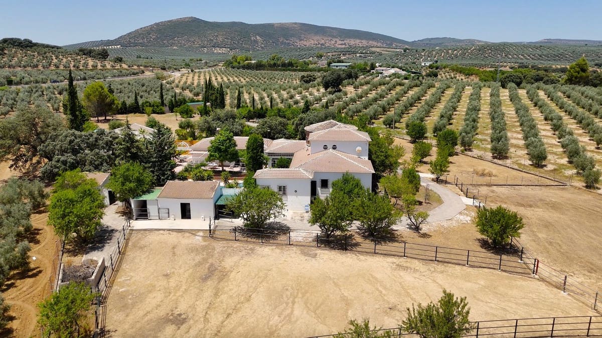 5 chambre Finca/Maison de Campagne à vendre à Villanueva de Tapia avec piscine garage - 595 000 € (Ref: 9117295)