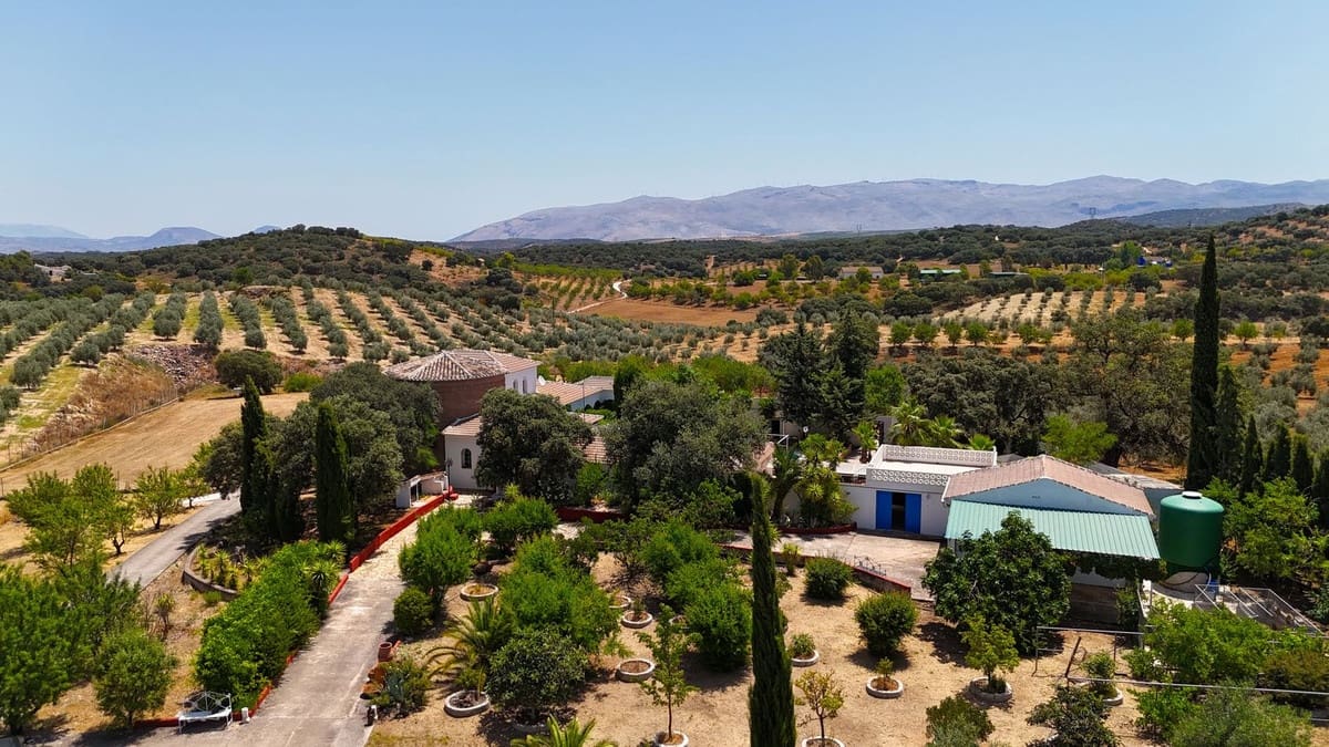 5 chambre Finca/Maison de Campagne à vendre à Villanueva de Tapia avec piscine garage - 595 000 € (Ref: 9117295)