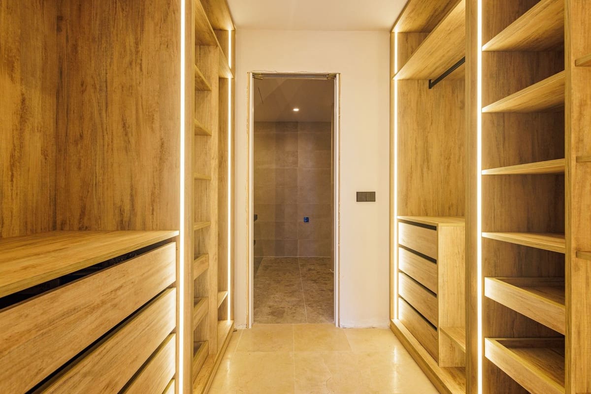 3 bedroom Apartment for sale in Puerto Banus with pool garage - € 2,150,000 (Ref: 9128865)