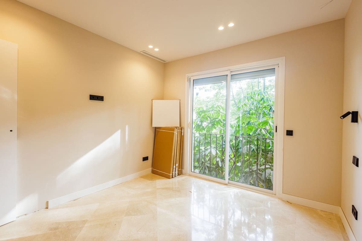 3 bedroom Apartment for sale in Puerto Banus with pool garage - € 2,150,000 (Ref: 9128865)