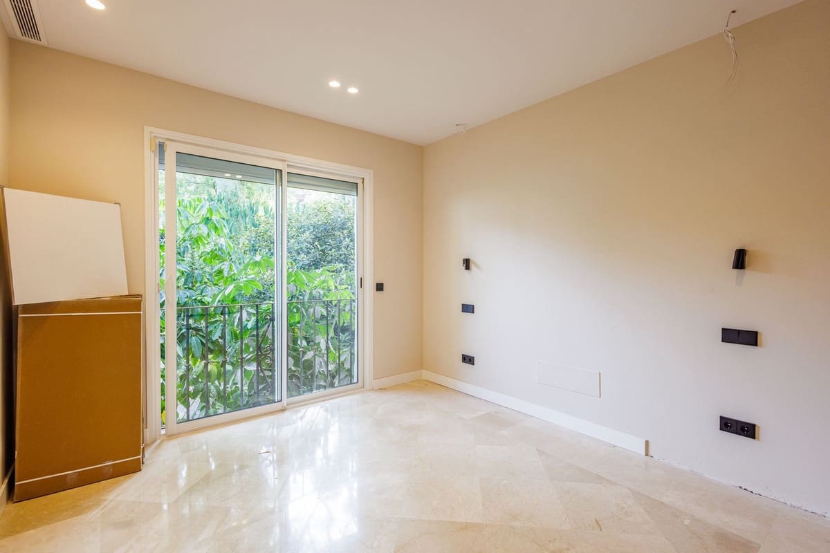 3 bedroom Apartment for sale in Puerto Banus with pool garage - € 2,150,000 (Ref: 9128865)