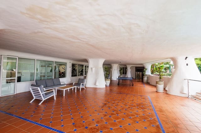 3 soveværelse Lejlighed til salg i Puerto Banus, Marbella med swimmingpool garage - € 2.150.000 (Ref: 9128865)