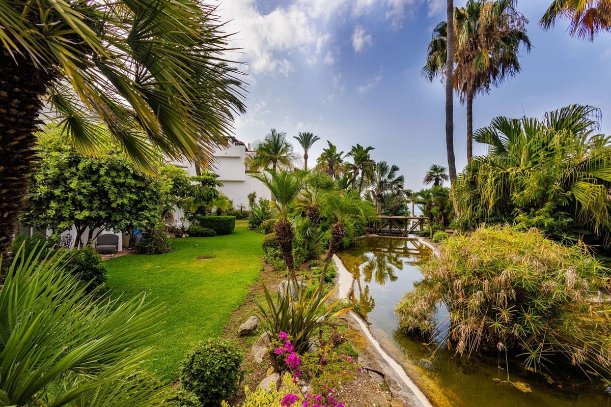 3 bedroom Apartment for sale in Puerto Banus with pool garage - € 2,150,000 (Ref: 9128865)