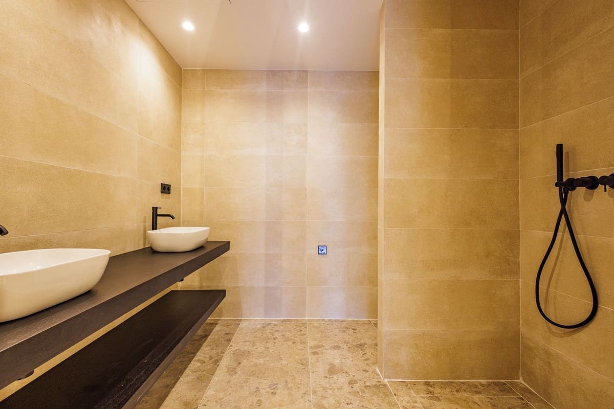 3 bedroom Apartment for sale in Puerto Banus with pool garage - € 2,150,000 (Ref: 9128865)