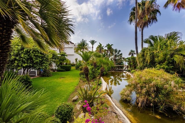 3 soveværelse Lejlighed til salg i Puerto Banus, Marbella med swimmingpool garage - € 2.150.000 (Ref: 9128865)
