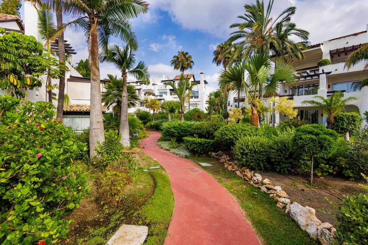 3 bedroom Apartment for sale in Puerto Banus with pool garage - € 2,150,000 (Ref: 9128865)