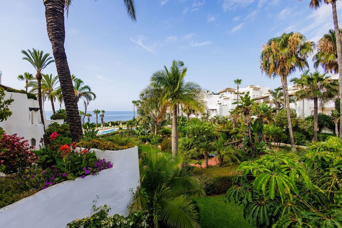 3 bedroom Apartment for sale in Puerto Banus with pool garage - € 2,150,000 (Ref: 9128865)