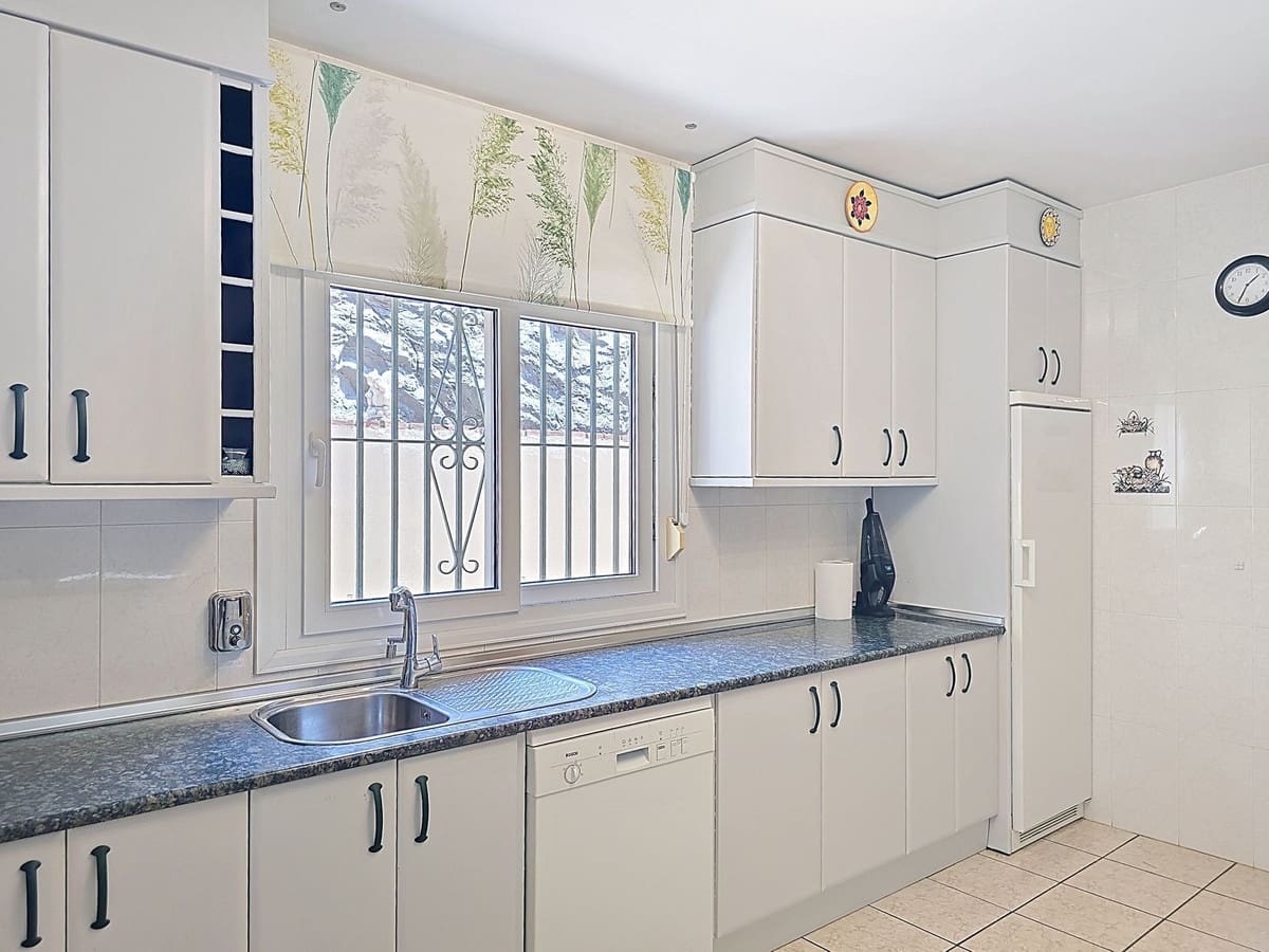 3 soverom Villa til salgs i Arenas med svømmebasseng garasje - € 495 000 (Ref: 9128866)