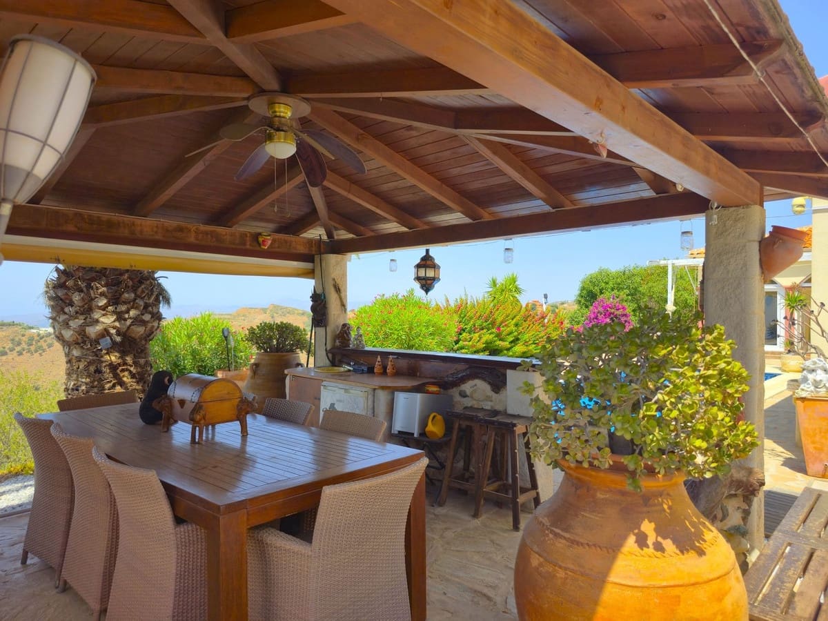 3 soverom Villa til salgs i Arenas med svømmebasseng garasje - € 495 000 (Ref: 9128866)