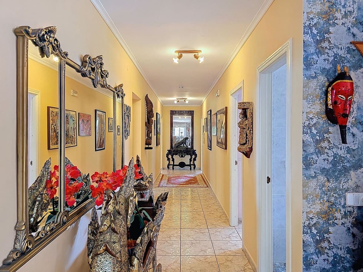 3 soverom Villa til salgs i Arenas med svømmebasseng garasje - € 495 000 (Ref: 9128866)