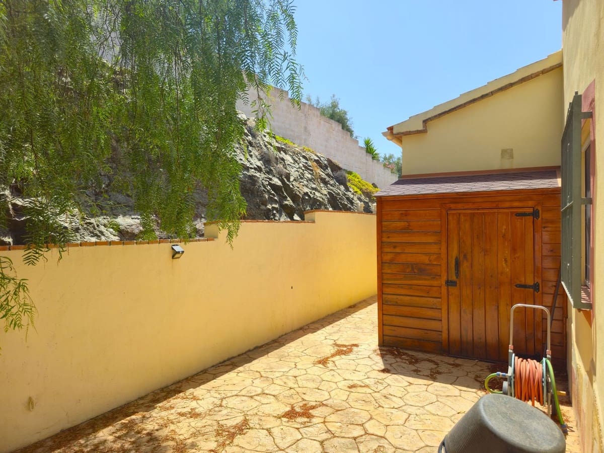 3 soverom Villa til salgs i Arenas med svømmebasseng garasje - € 495 000 (Ref: 9128866)