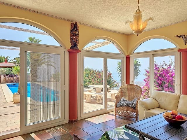 3 bedroom Villa for sale in Arenas with pool garage - € 495,000 (Ref: 9128866)