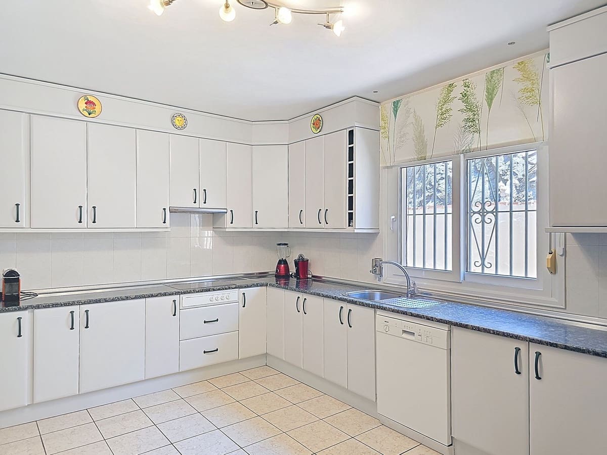 3 soverom Villa til salgs i Arenas med svømmebasseng garasje - € 495 000 (Ref: 9128866)