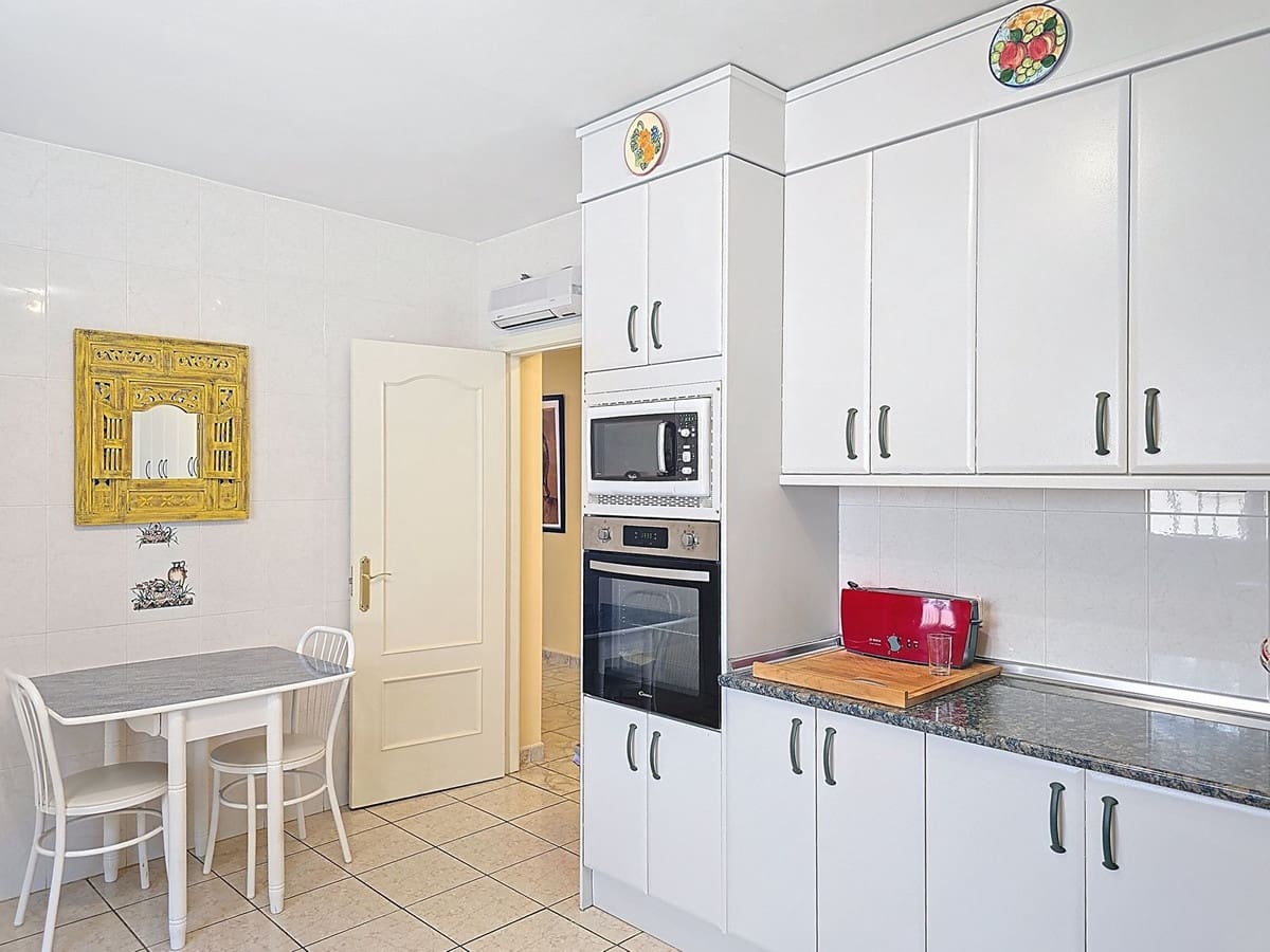 3 soverom Villa til salgs i Arenas med svømmebasseng garasje - € 495 000 (Ref: 9128866)