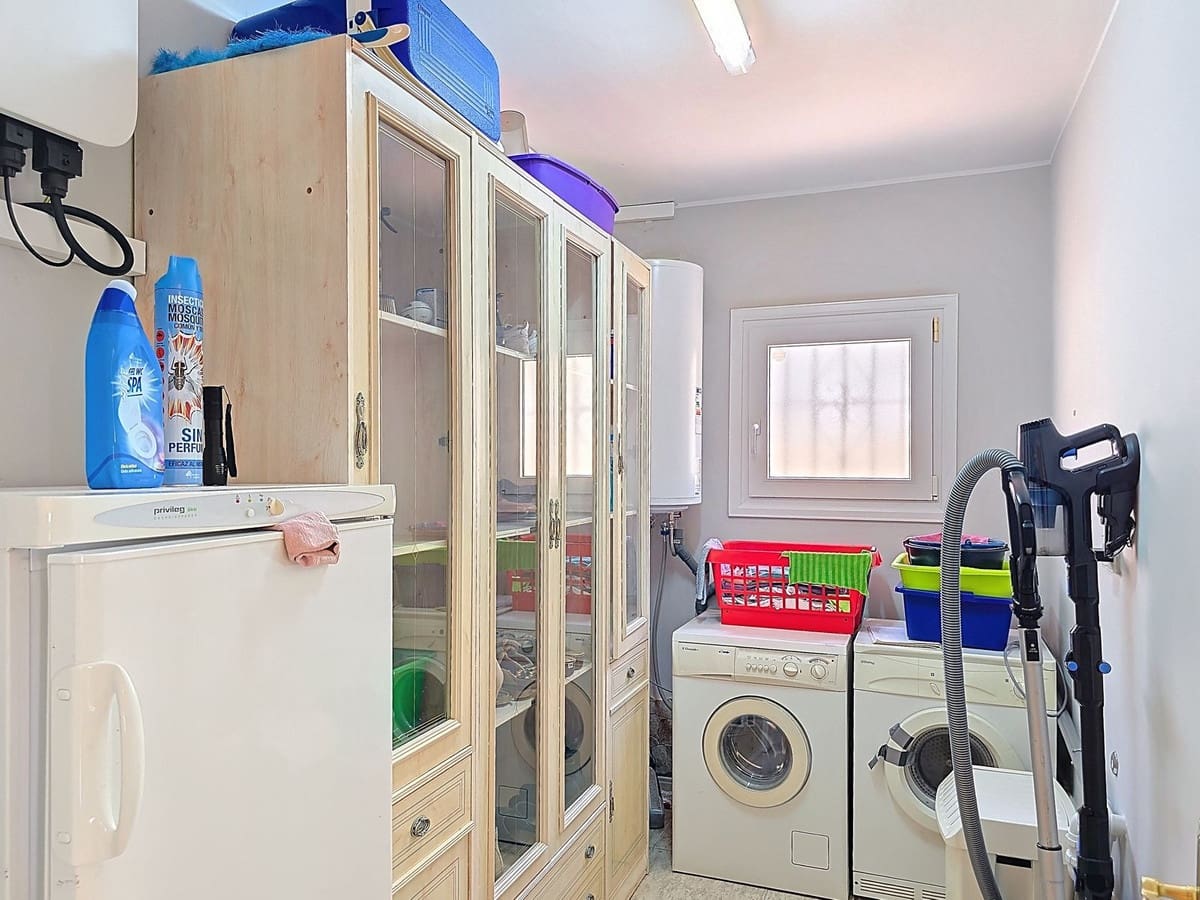 3 soverom Villa til salgs i Arenas med svømmebasseng garasje - € 495 000 (Ref: 9128866)