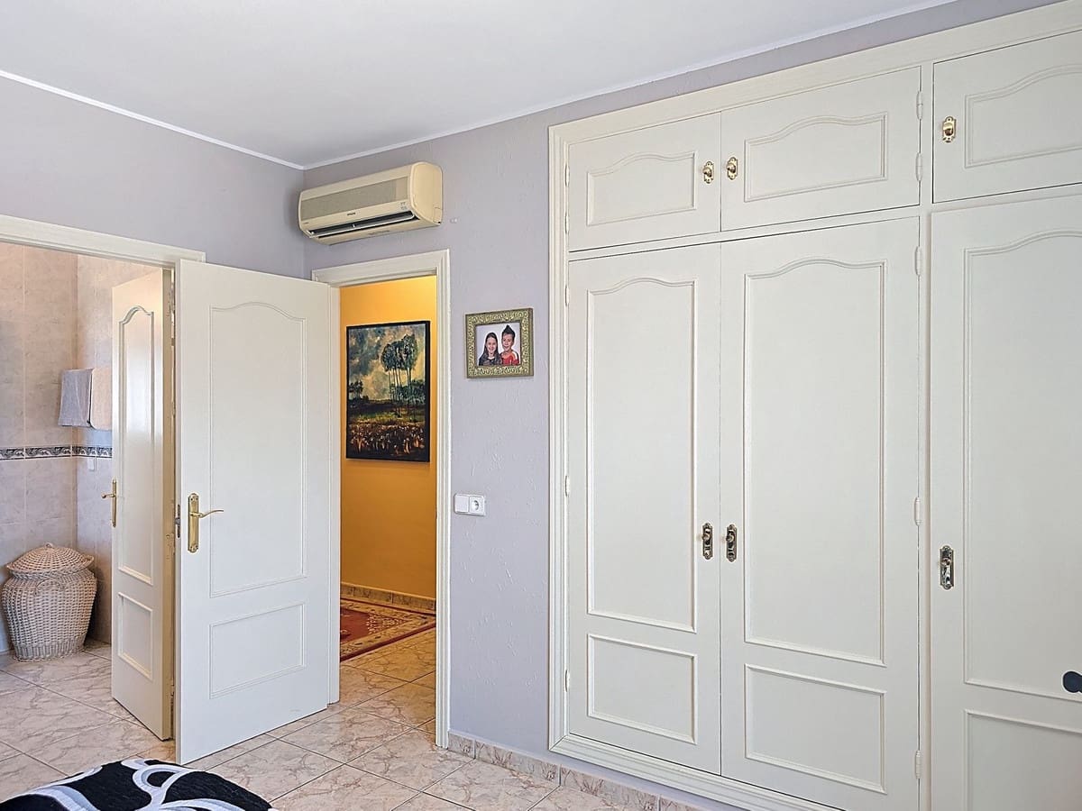 3 soverom Villa til salgs i Arenas med svømmebasseng garasje - € 495 000 (Ref: 9128866)