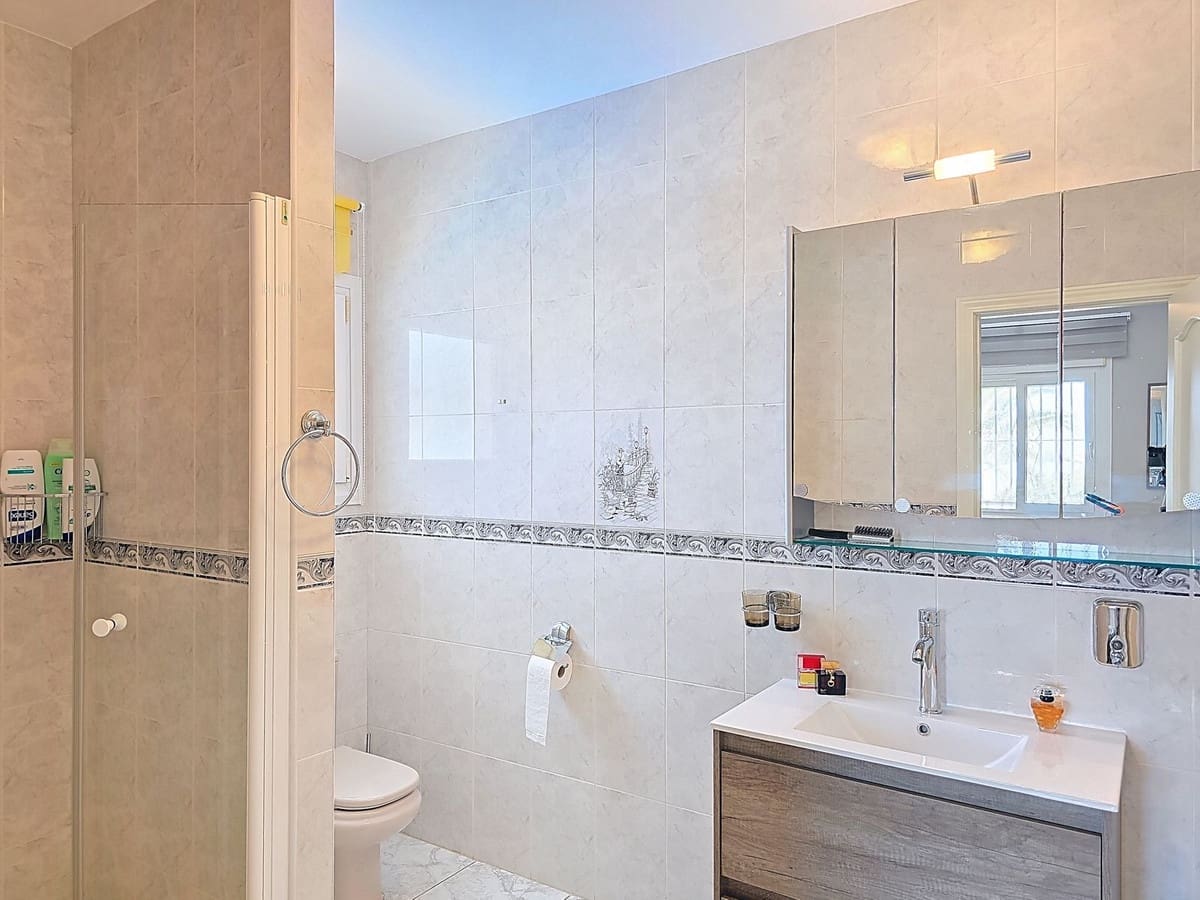 3 soverom Villa til salgs i Arenas med svømmebasseng garasje - € 495 000 (Ref: 9128866)