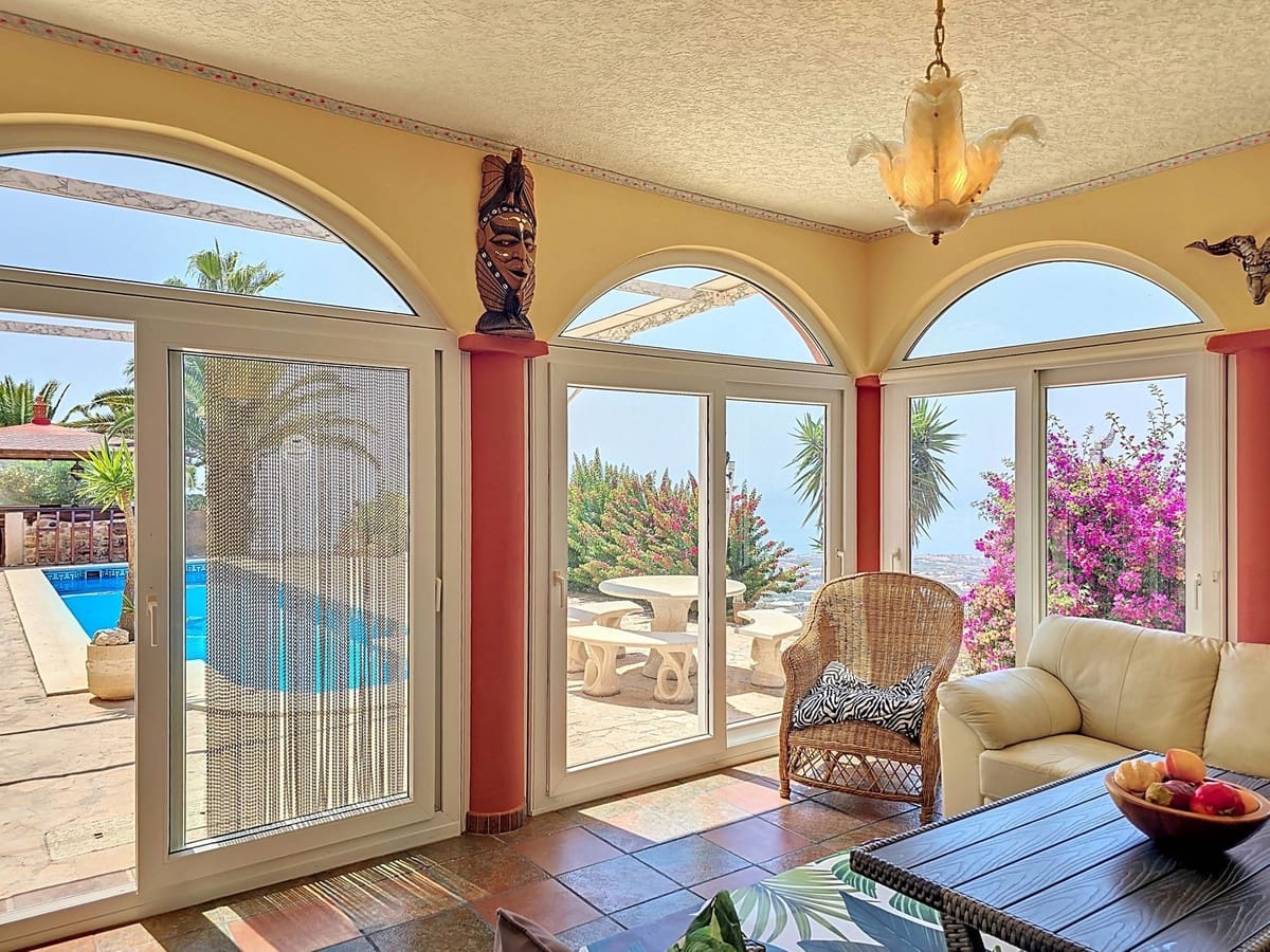 3 soverom Villa til salgs i Arenas med svømmebasseng garasje - € 495 000 (Ref: 9128866)