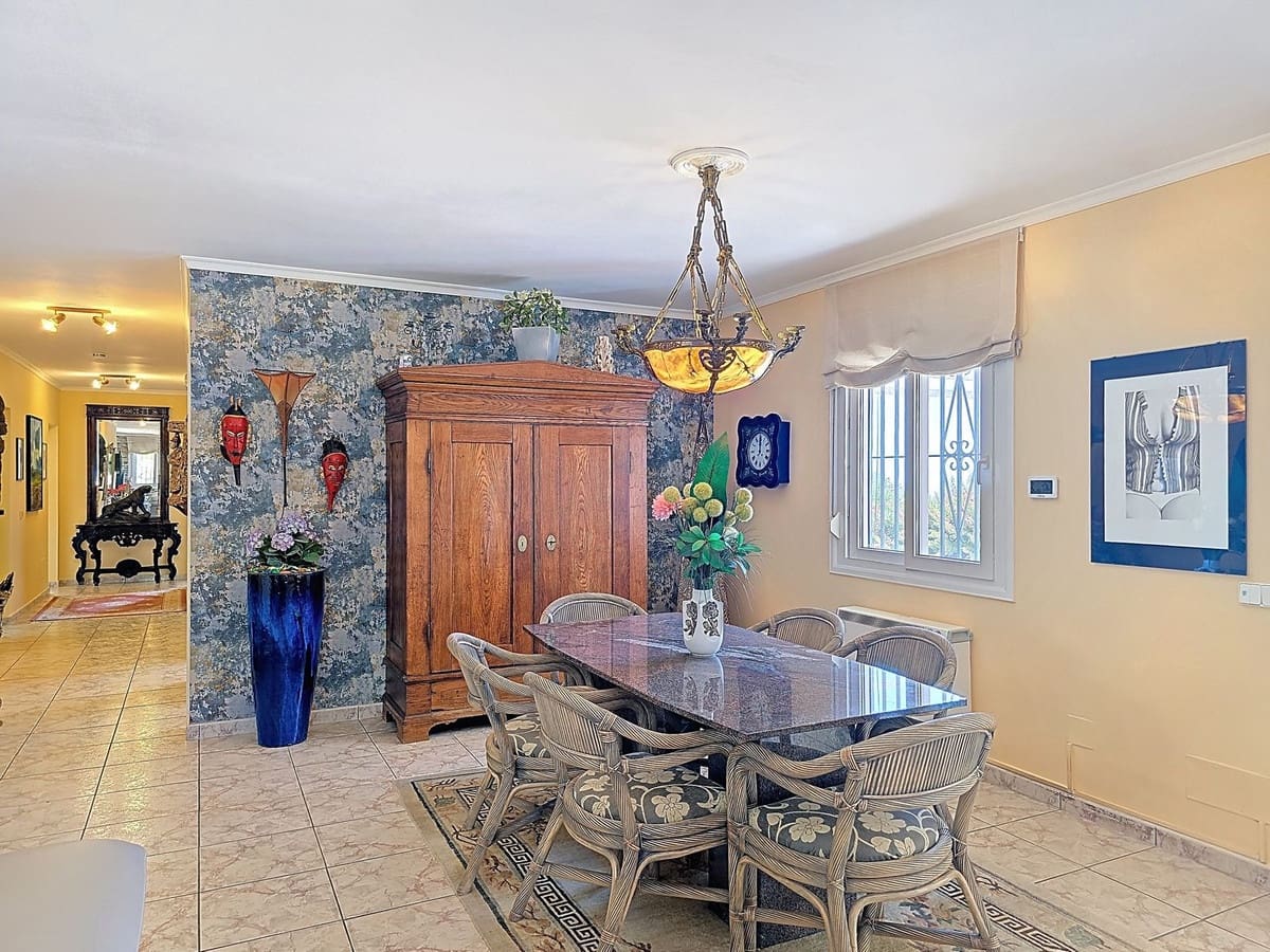 3 soverom Villa til salgs i Arenas med svømmebasseng garasje - € 495 000 (Ref: 9128866)