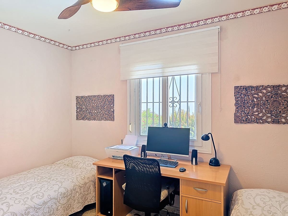 3 soverom Villa til salgs i Arenas med svømmebasseng garasje - € 495 000 (Ref: 9128866)