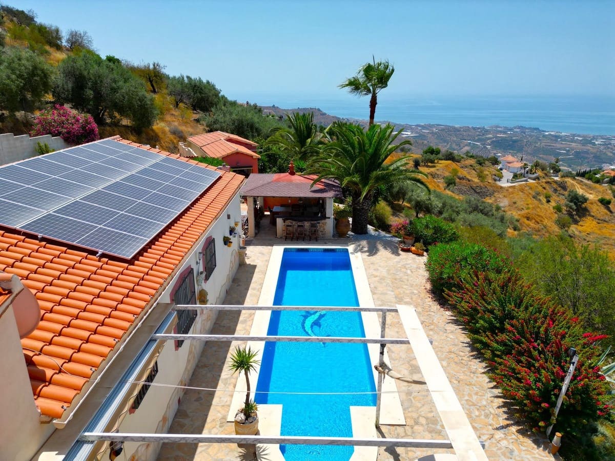 3 soverom Villa til salgs i Arenas med svømmebasseng garasje - € 495 000 (Ref: 9128866)