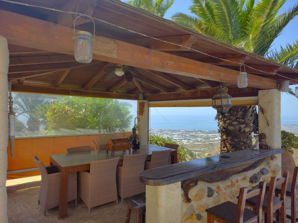 3 soverom Villa til salgs i Arenas med svømmebasseng garasje - € 495 000 (Ref: 9128866)