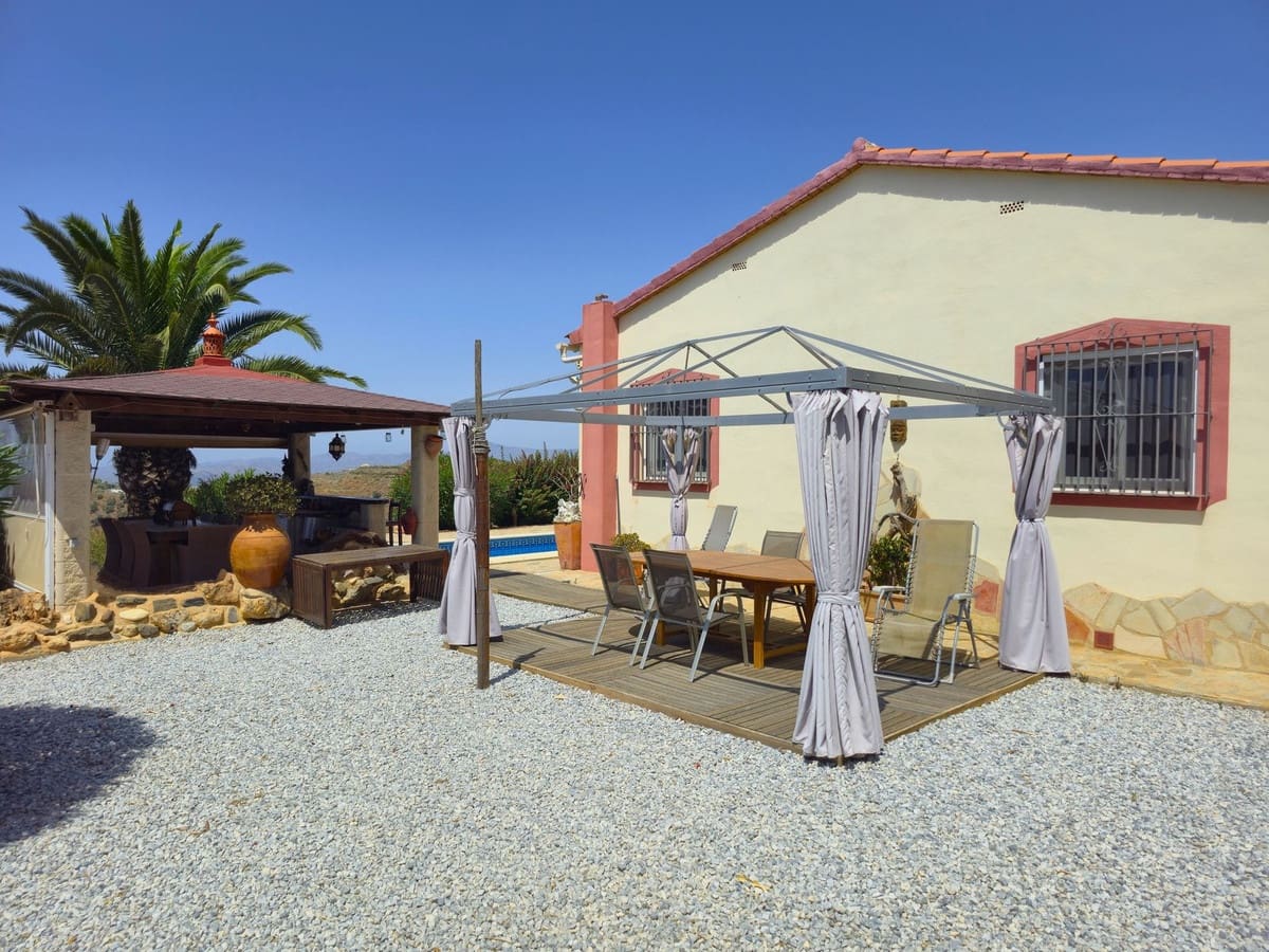 3 soverom Villa til salgs i Arenas med svømmebasseng garasje - € 495 000 (Ref: 9128866)