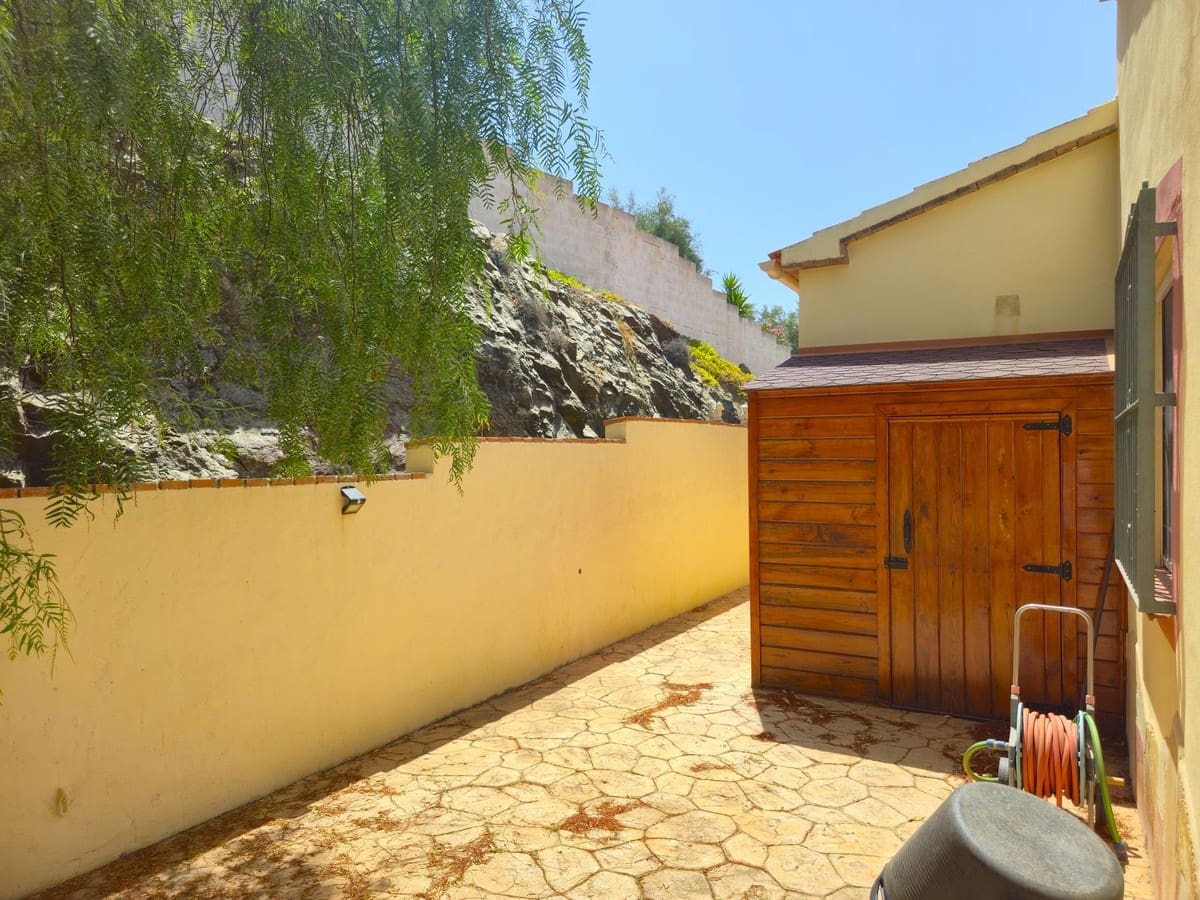 3 soverom Villa til salgs i Arenas med svømmebasseng garasje - € 495 000 (Ref: 9128866)