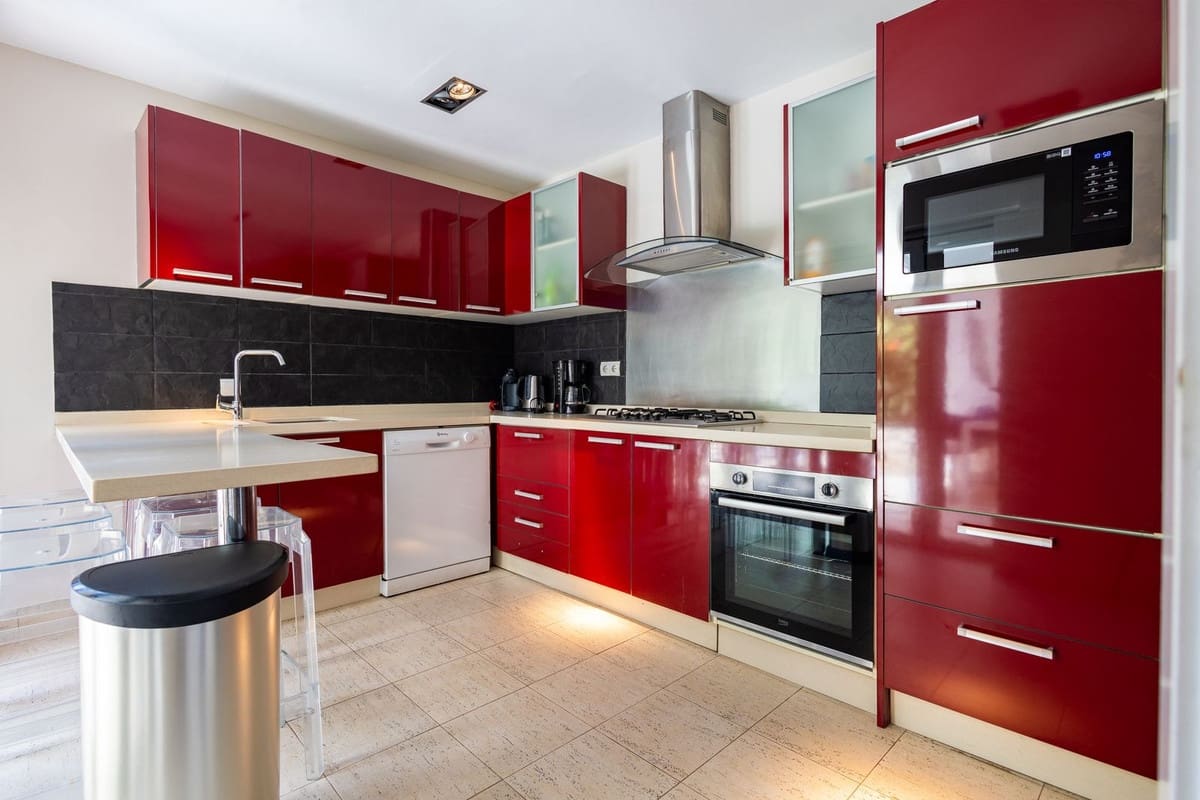 5 soveværelse Byhus til salg i Marbella med swimmingpool garage - € 720.000 (Ref: 9129043)