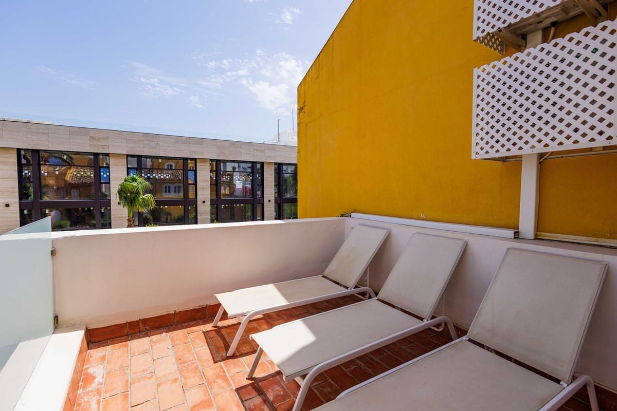 5 soveværelse Byhus til salg i Marbella med swimmingpool garage - € 720.000 (Ref: 9129043)