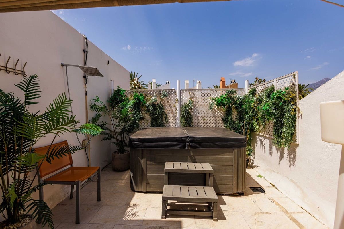 5 soveværelse Byhus til salg i Marbella med swimmingpool garage - € 720.000 (Ref: 9129043)