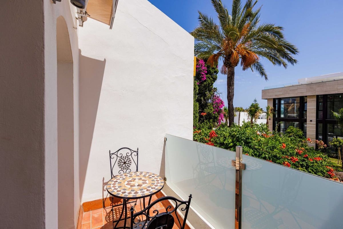 5 soveværelse Byhus til salg i Marbella med swimmingpool garage - € 720.000 (Ref: 9129043)