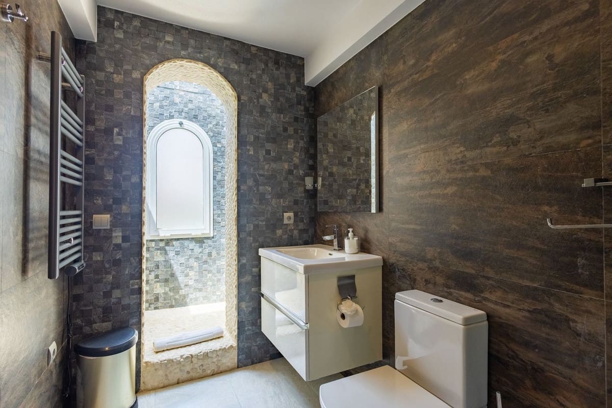 5 soveværelse Byhus til salg i Marbella med swimmingpool garage - € 720.000 (Ref: 9129043)