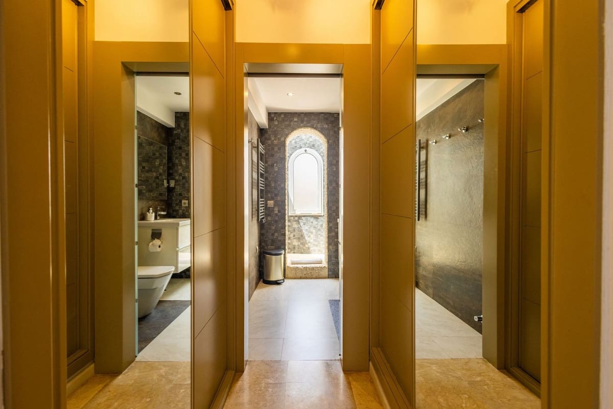 5 soveværelse Byhus til salg i Marbella med swimmingpool garage - € 720.000 (Ref: 9129043)