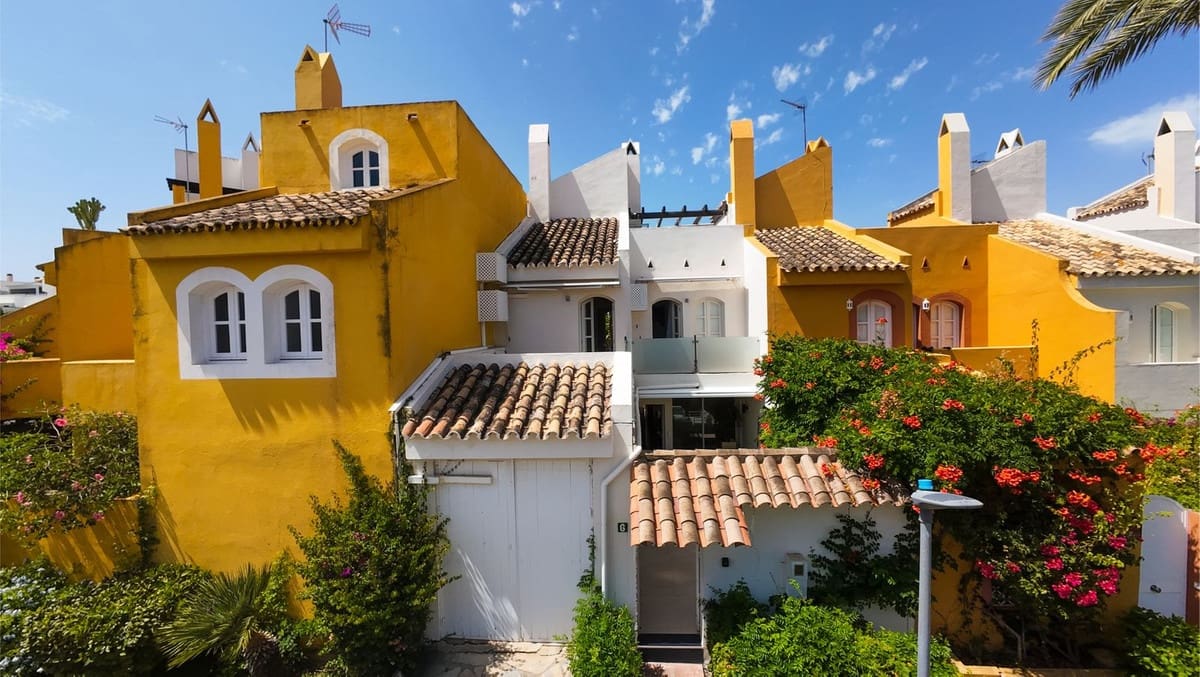 5 soveværelse Byhus til salg i Marbella med swimmingpool garage - € 720.000 (Ref: 9129043)