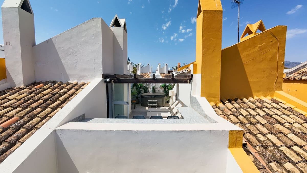 5 soveværelse Byhus til salg i Marbella med swimmingpool garage - € 720.000 (Ref: 9129043)