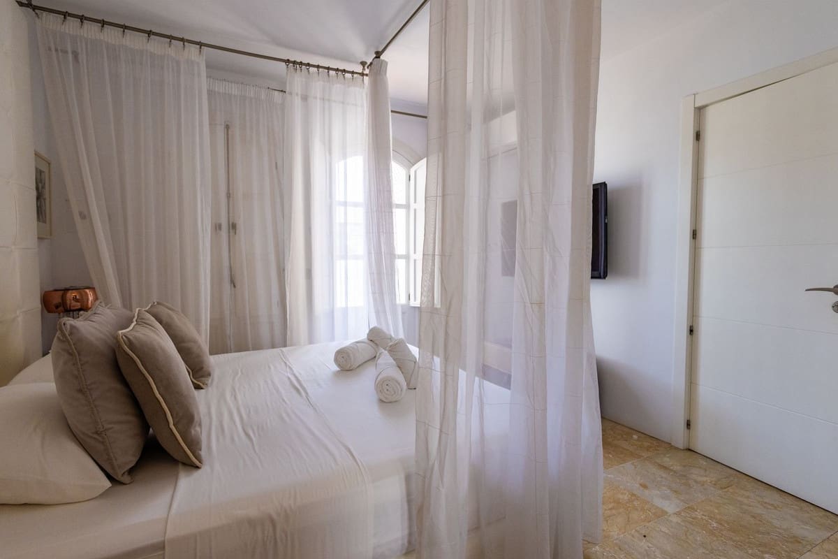 5 soveværelse Byhus til salg i Marbella med swimmingpool garage - € 720.000 (Ref: 9129043)