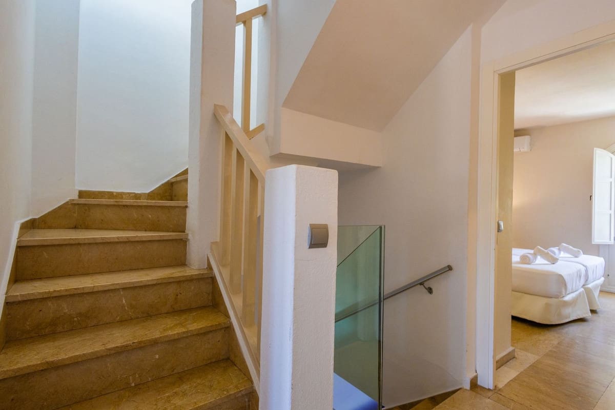 5 soveværelse Byhus til salg i Marbella med swimmingpool garage - € 720.000 (Ref: 9129043)